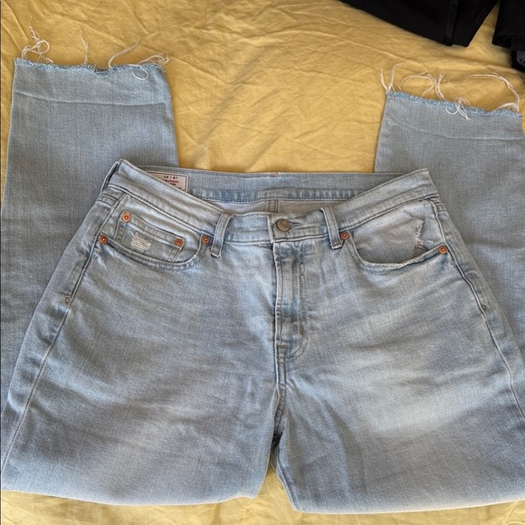 GAP Girlfriend Mid Rise Raw Hem Jeans Light Wash 29/8R - Picture 7 of 7